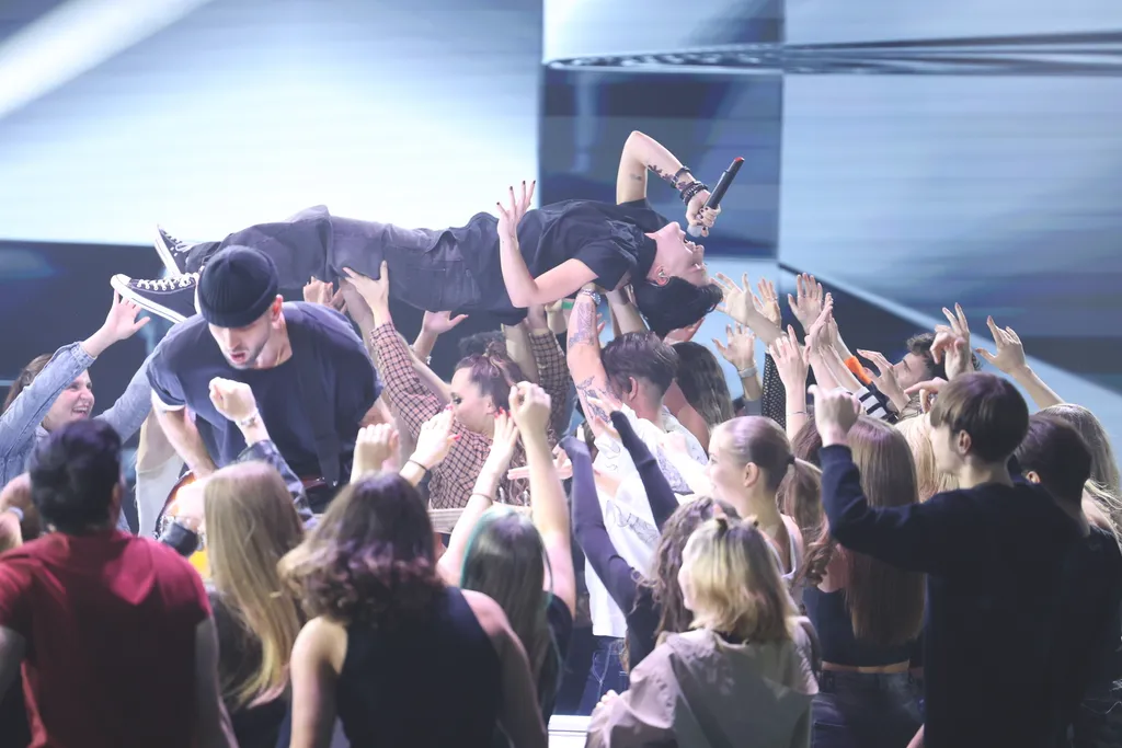 A Sztárban Sztár All Stars 7. élő adásában Papa Roach frontembereként üvöltötte ki magából a feszültséget Péterffy Lili