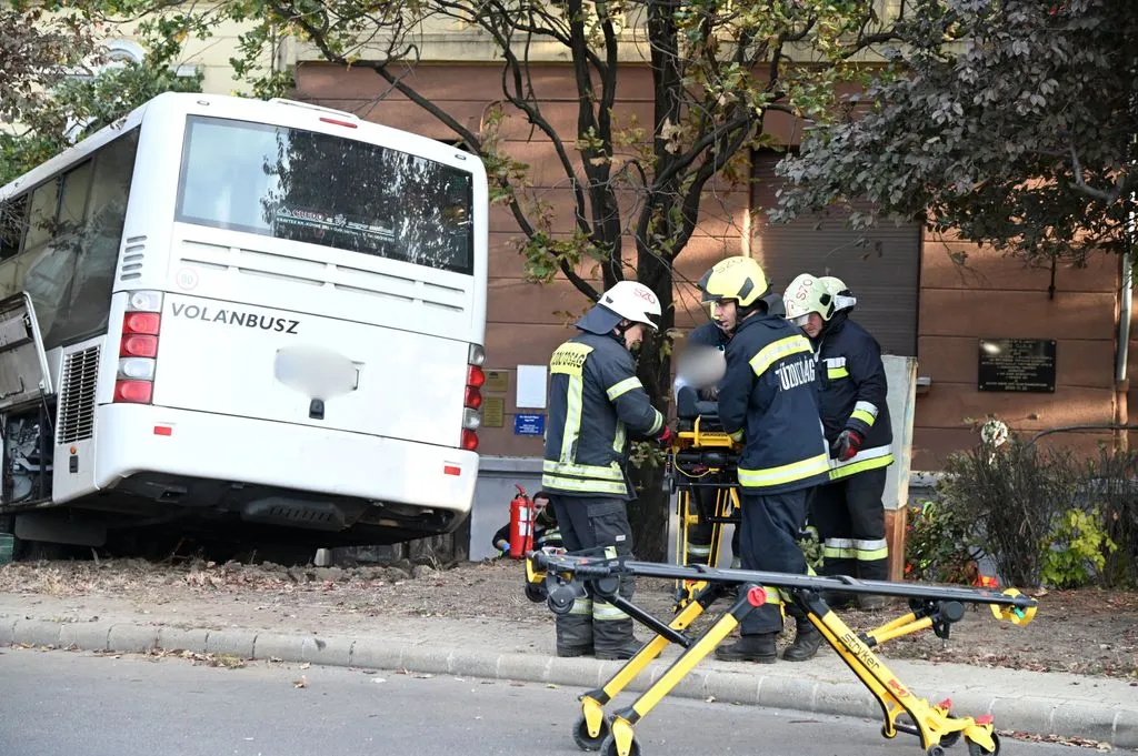 Szolnoki buszbaleset