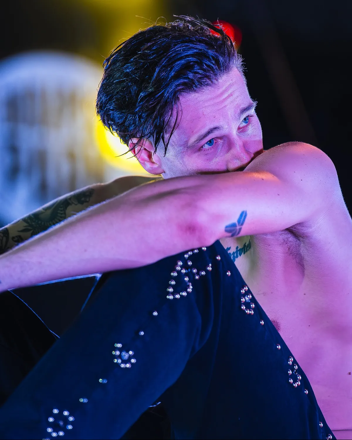 T. Danny maszk nélkül