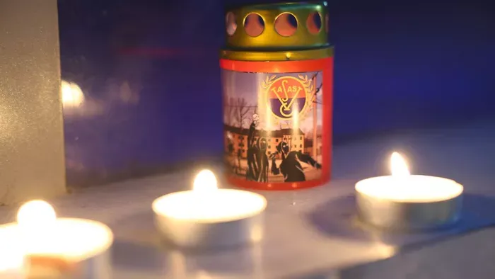 Budapesten égnek a gyertyák Süllős Gyula emlékére