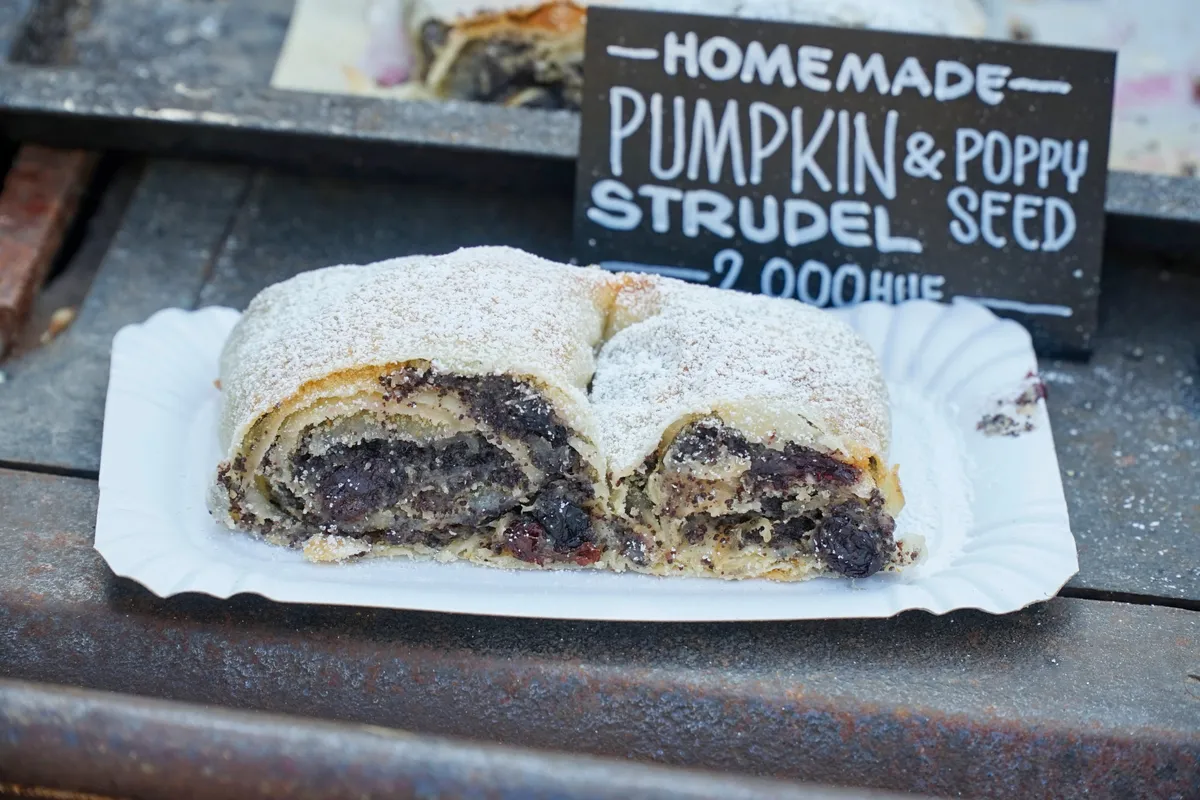 A sütőtökös mákos rétes az egyik legfinomabb a sütőtökös desszert receptek között