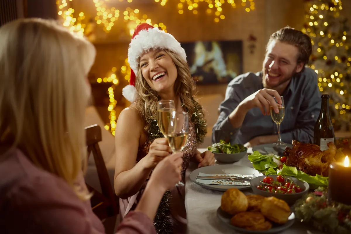 Szilveszteri szokás a koccintás is