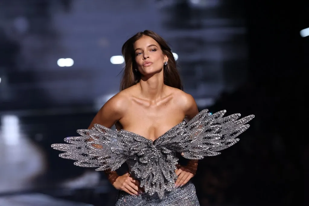 Palvin Barbara a 2025-ös Victoria's Secret Fashion Show-n