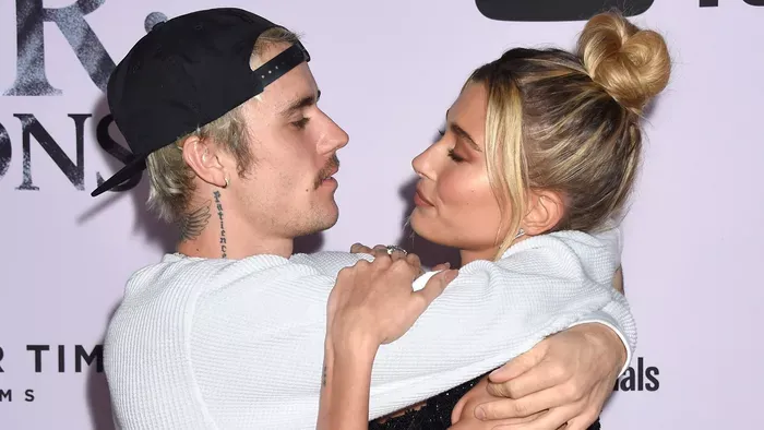  Sztárbalhé: Justin Bieber a felesége mellett áll