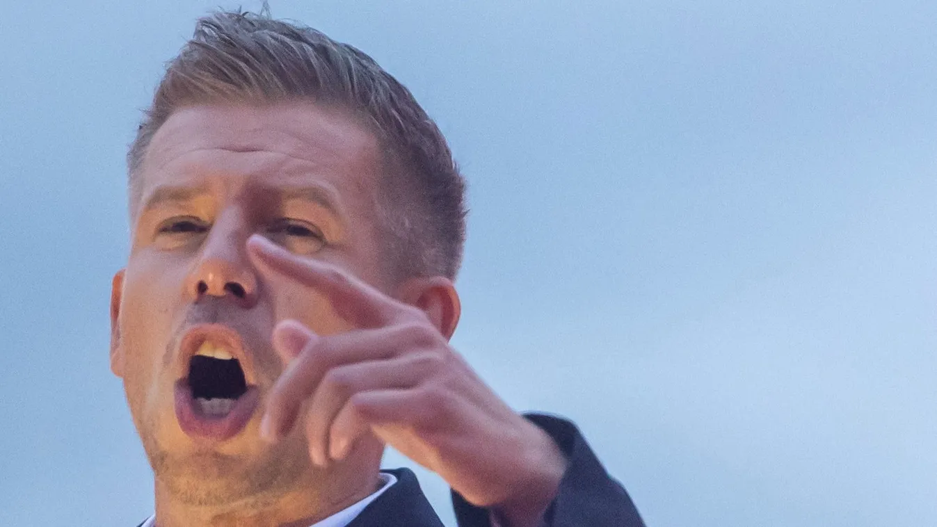 Itt az újabb bizonyíték: digitálisan manipulált a Magyar Péterék menetéről készült légi felvétel