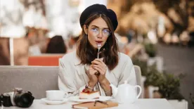 Egyszerű, de bevált sminktippek szemüvegeseknek – Nem lesz többé kihívás a reggeli készülődés