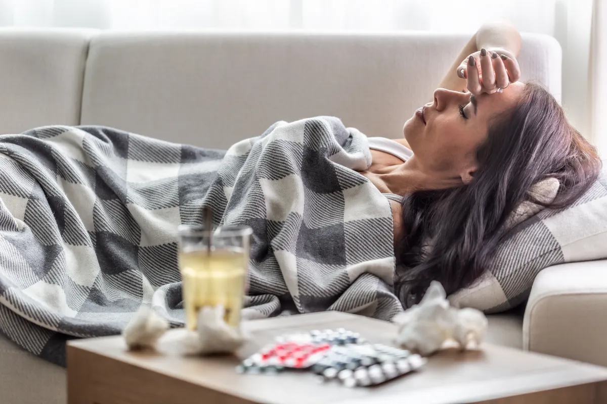 Beteg nő, akt influenza gyötör
