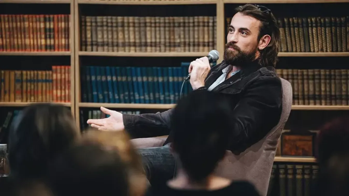 Meglepő szituációban fotózták le Kádár L. Gellértet – szakmát vált Hunyadi?