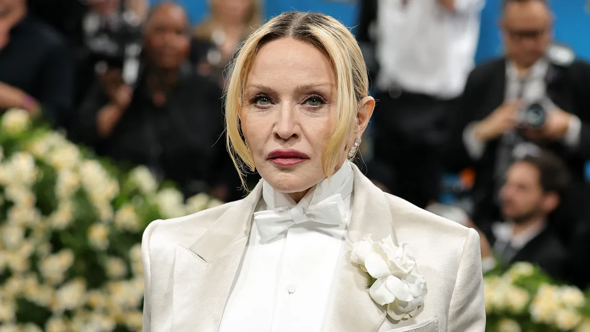 A Chelsea-Liverpool rangadón rengeteg világsztár szurkolt a londoni kékeknek, köztük Madonna is.