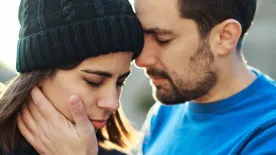 Hol érint meg a pasi? Most kiderül, hogy szerelem vagy barátság áll-e a háttérben