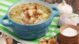 Fáj, kapar a torkod? Így készíthetsz vírusölő fokhagymalevest olcsón és egyszerűen