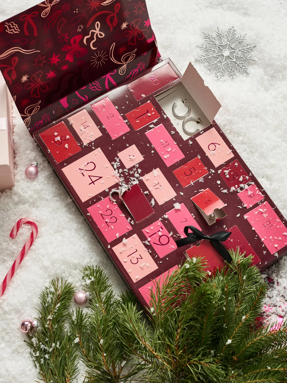 Sinsay adventi kalendárium ékszerekkel.