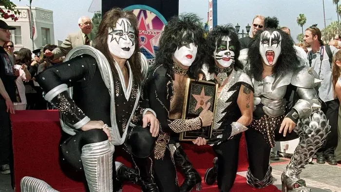 Felfoghatatlan: meghalt a KISS legendája