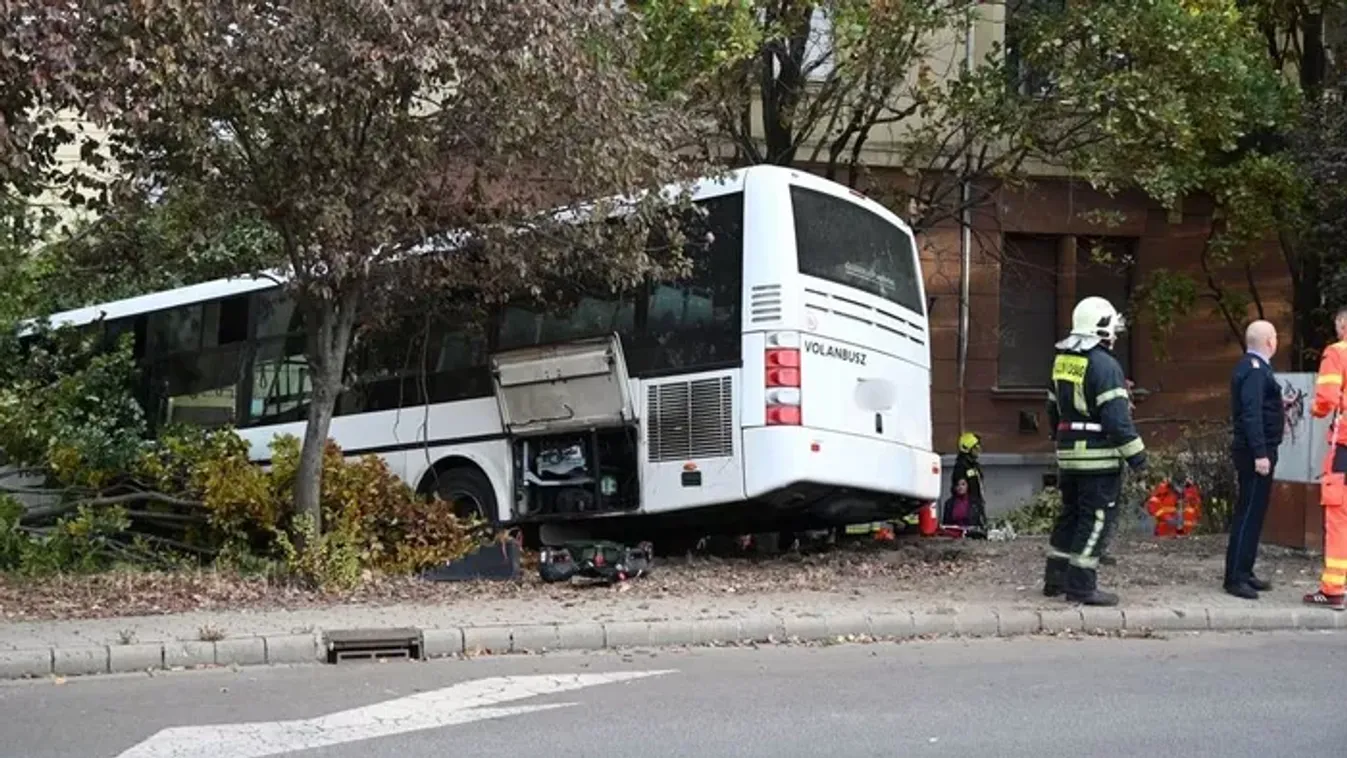 Szolnoki buszbaleset: megszólaltak a mentők, huszonhárman sérültek meg