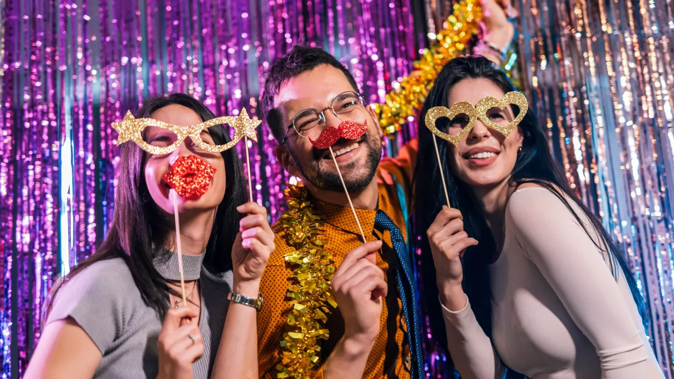 Ezekből a szokásokból lesz a legtöbb szilveszteri baleset otthon – Mégis mindig mindenki csinálja