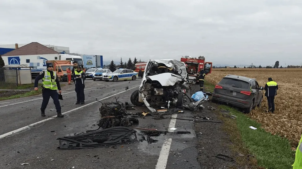 Egy 65 éves személy elhunyt a baleset következtében.