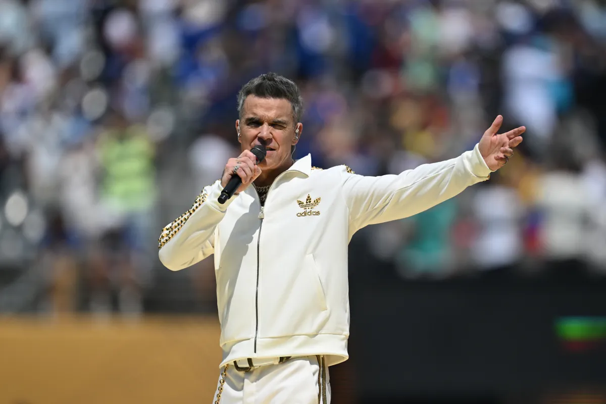 Robbie Williams állítása szerint mesterszinten álcázza azt, hogy Tourette-szindrómája van