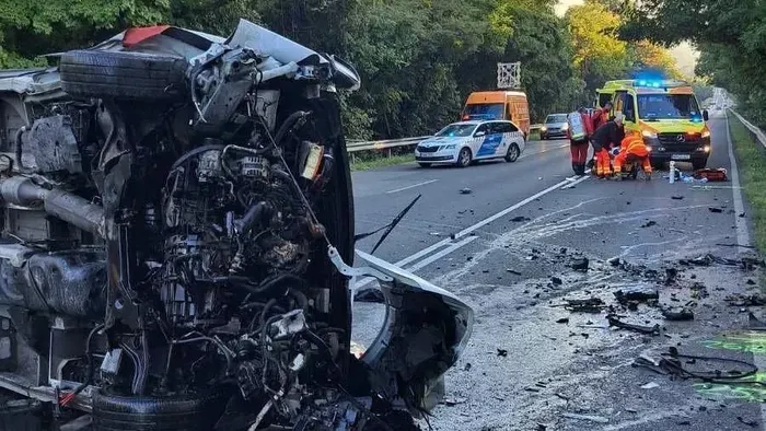 Iszonyú baleset történt Bonyhádnál, ennyi maradt a kocsiból