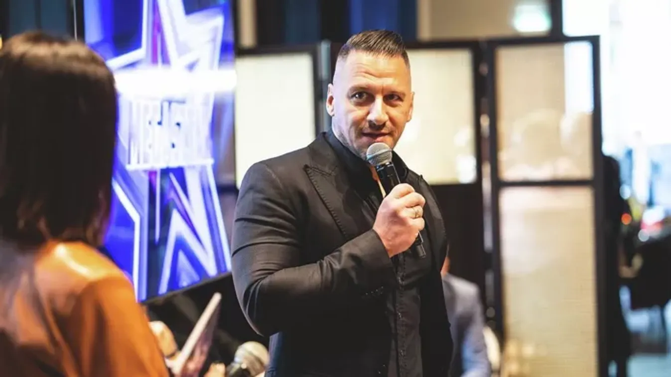 UFO-t kapott lencsevégre Vastag Csaba?  - szokatlan dolgot látott az égen az énekes
