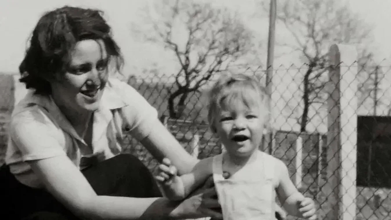 Bizarr gyermeknevelési hiedelmek a múltból: az anyatej vakságot okoz, cserébe a petróleum jó a babának