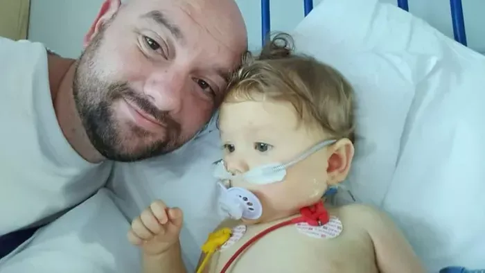 A baba vörös fülei mögött szívszorító diagnózis rejtőzött