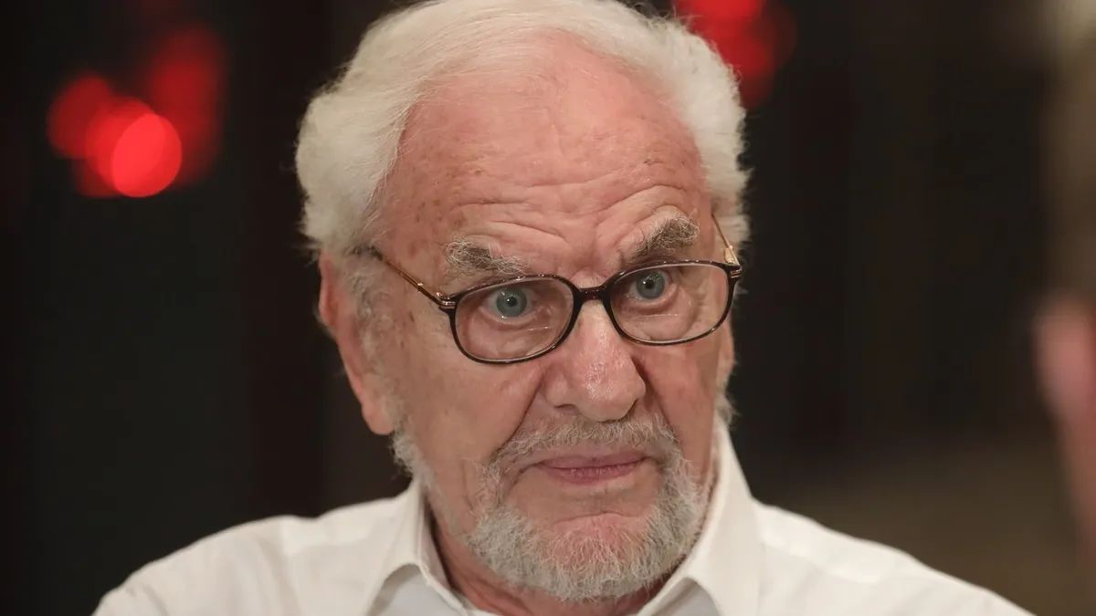 a20231027_muller_peter_iro_konyvbemutato_szfvar_nn_fmh01