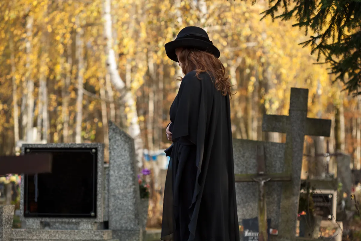 Temetői etikett szerinti öltözködés