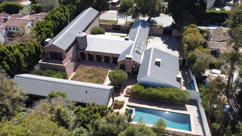 10/11/2025 GENERAL VIEW: Los Angeles Home of Diane Keaton. The beloved actress of such iconic films as The Godfather, Father of the Bride and Annie Hall among many others, died suddenly at the age of 79.

VIDEO AVAILABLE

sales@theimagedirect.com Plea
