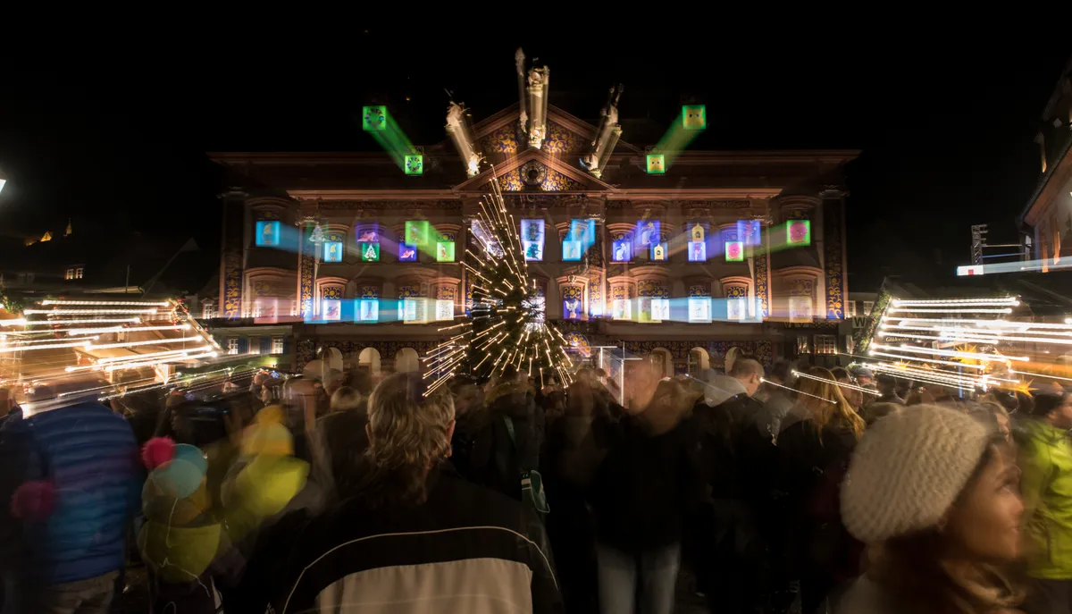 Gegenbach adventi naptára fényfeséssel.