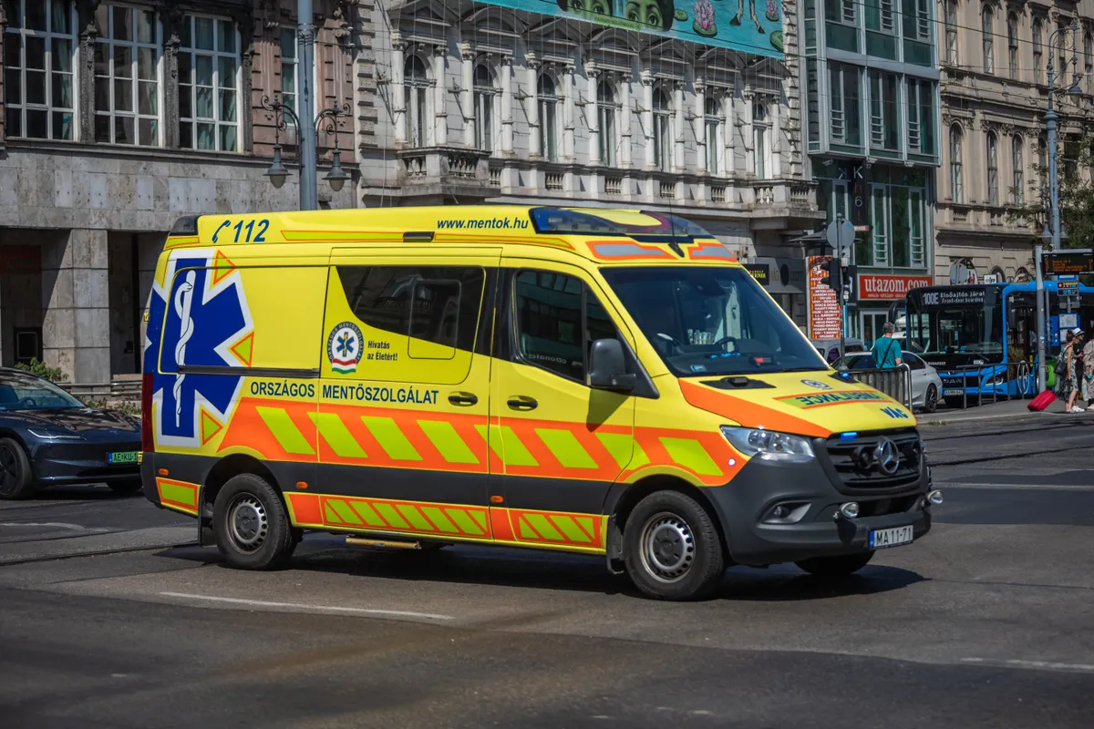 Illusztrációs képek mentő mentőautó