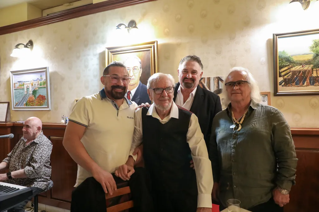 Müller Péter zártkörű könyvbemutató
November 6
2025.11.06. 18 óra, Torockó Vendéglő, Bp. Martinovics tér 2.Bardos-Sandor-Muller-Peter-Novenyi-Norbert-Nemeth-Nyiba-Sandor