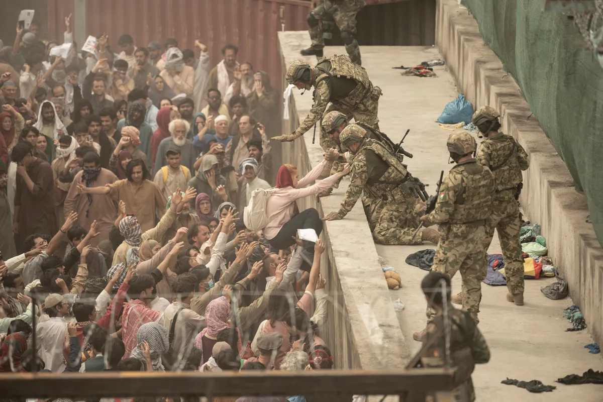 Tömegjelenet a Sárkányok Kabul felett című filmből.