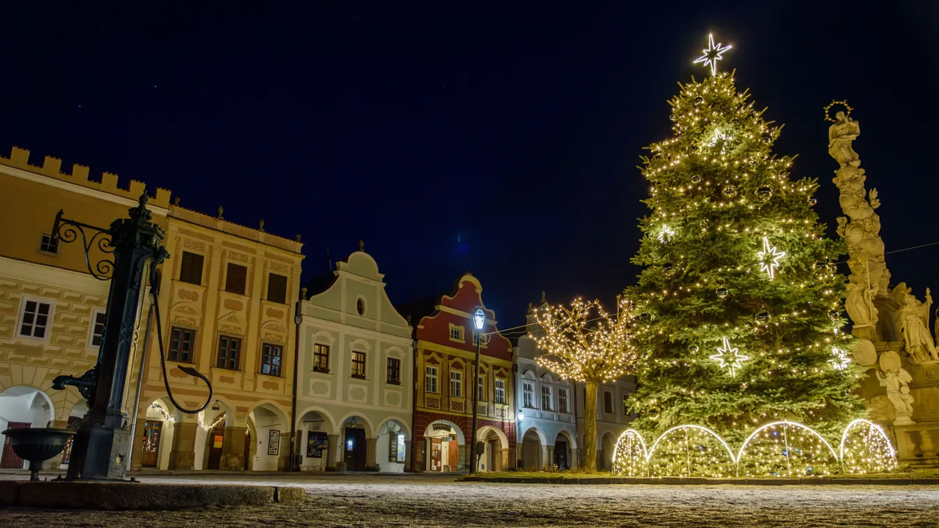 Karácsonyfa Telč főterén, Csehországban