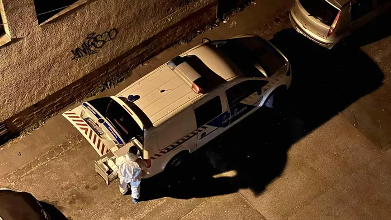 Hátborzongató: zsaruk és koporsó fogadta a lakókat a ferencvárosi épületben – a rendőrség elmondta, mi történt