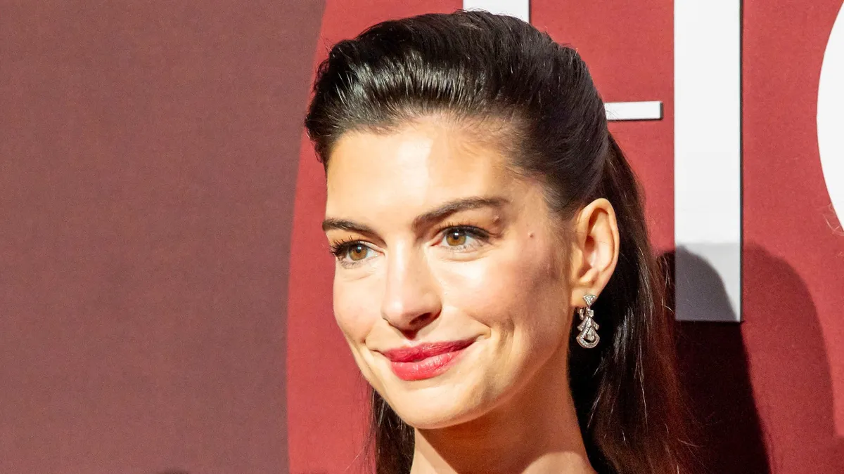 Hihetetlen, de igaz: 43 éves lett az igazi neveletlen hercegnő, Anne Hathaway – Galéria