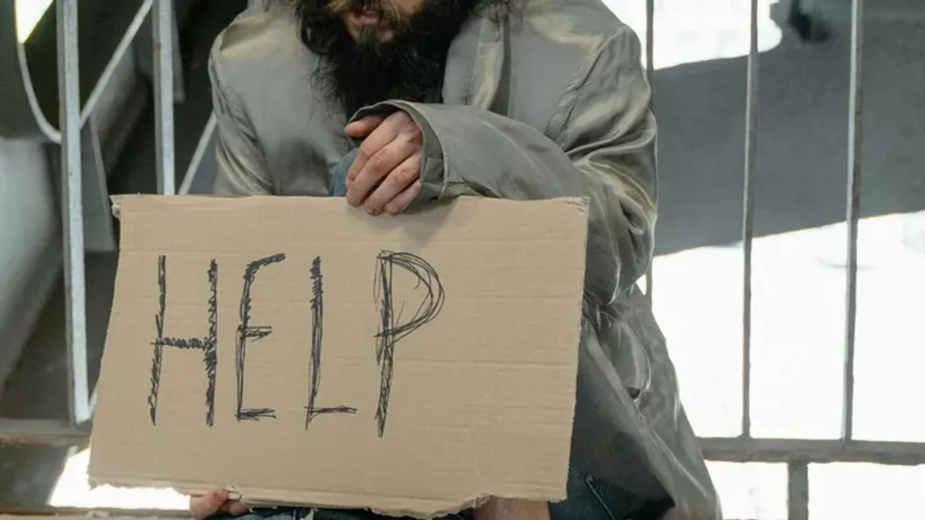 Ignác bácsi újra az utcán – valaki kényszeríti a koldulásra?