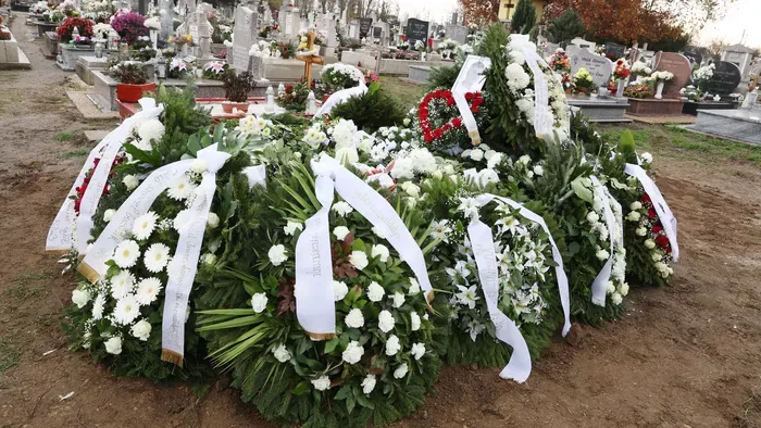 Szentmártonkátai vonatbaleset: eltemették a sofőrt – Galéria