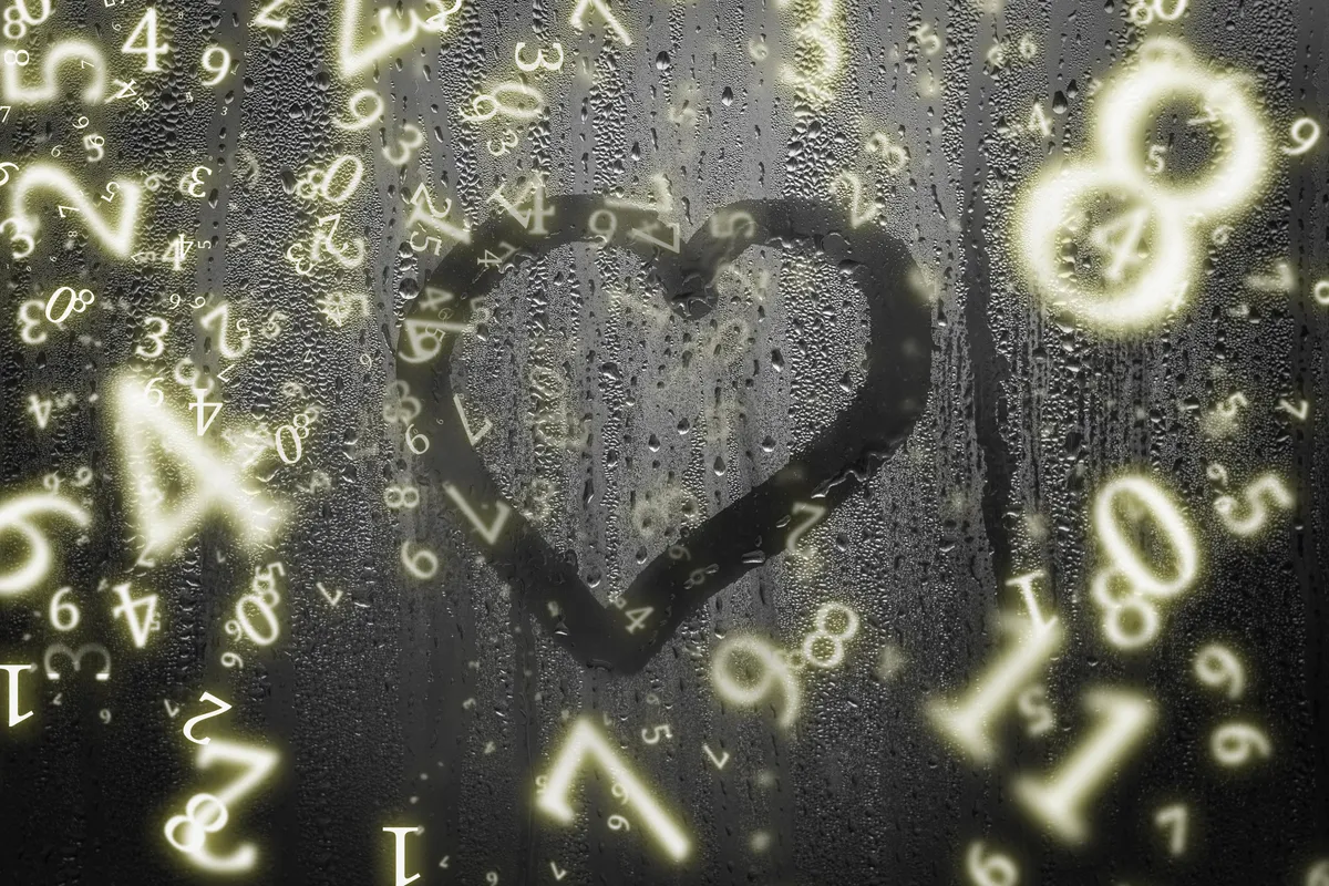 A numerológia számjegyeket ábrázoló párás ablak.