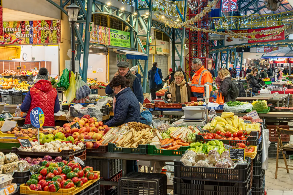 A fővárosi vásárcsarnokok egyike a Lehel Csarnok, ahol mindig hatalmas választékkal várják a vásárlókat. 