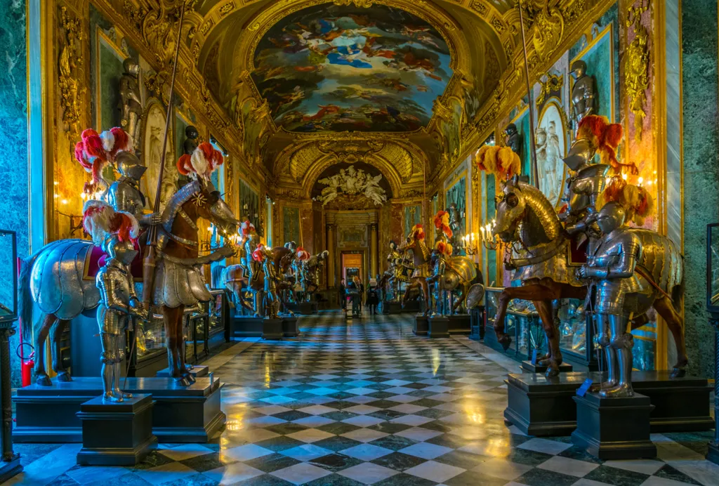 A torinói királyi palota felbecsülhetetlen értékű barokk és rokokó fegyver- és páncélgyűjteménye - a palota ma UNESCO Világörökségi helyszín.