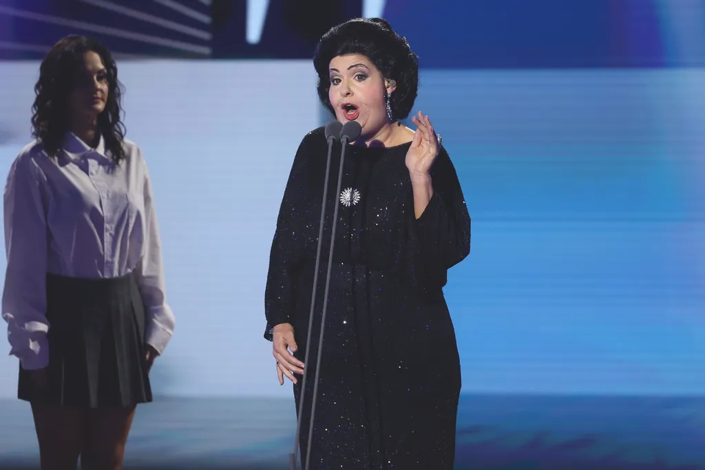 Az aranytorkú katalán díva, Montserrat Caballé bőrébe bújva eresztette ki a hangját Dér Heni. 