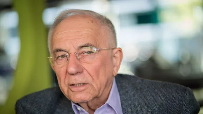  Ilyen sármos volt fiatalon a 93 éves Vitray Tamás – Fotók