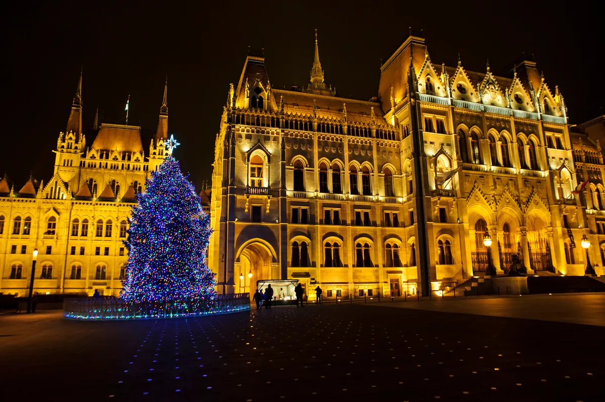 az Ország karácsonyfája a Parlament előtt