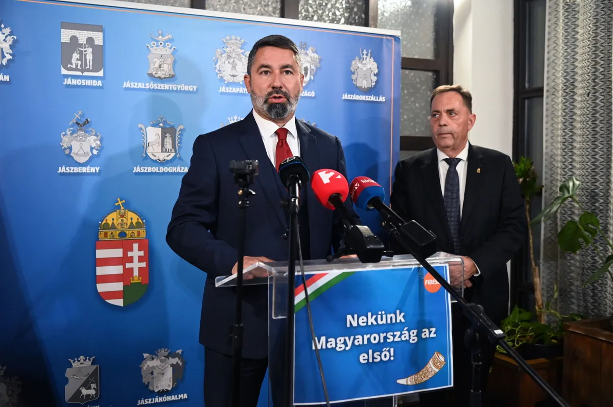 HIDVÉGHI Balázs; PÓCS János