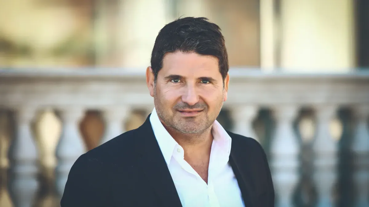 Itt vannak Hajdú Péter esküvőjének a részletei – Videó