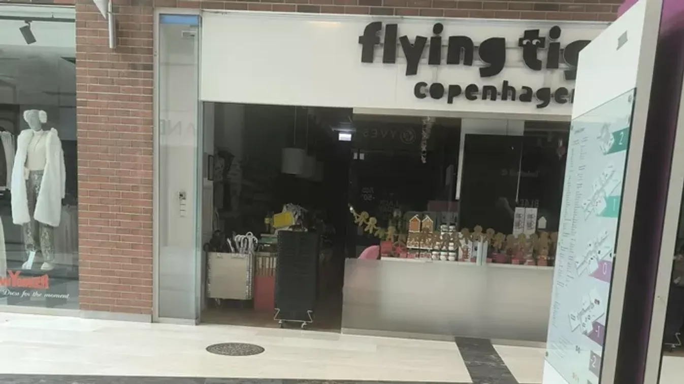 Sötétség lepte el a Corvin Plázát: tehetetlenek az eladók, nem érdemes elindulni