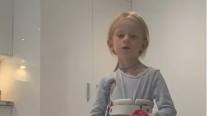 A négyéves gerince 70 fokban görbült egy csúszdázás után