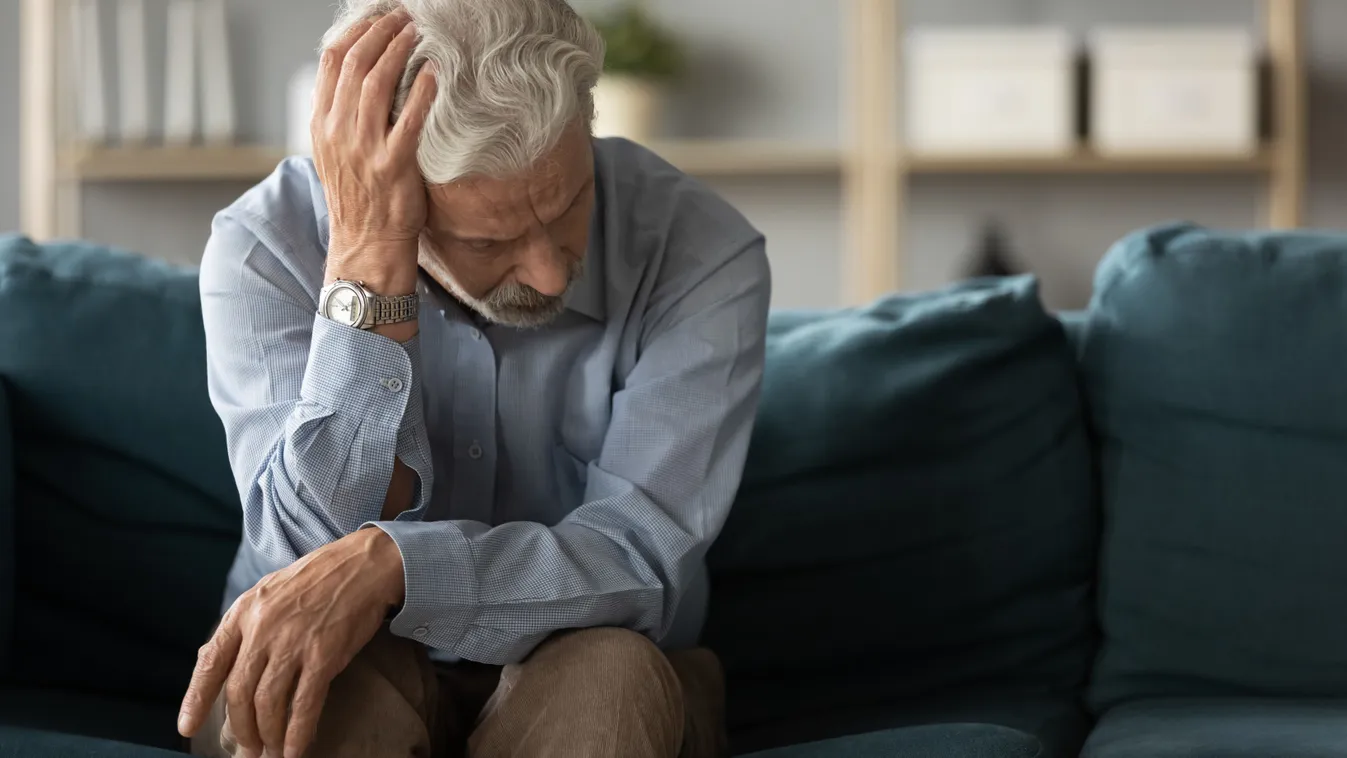 Dohányzás miatti memóriaromlással küzdő idős férfi