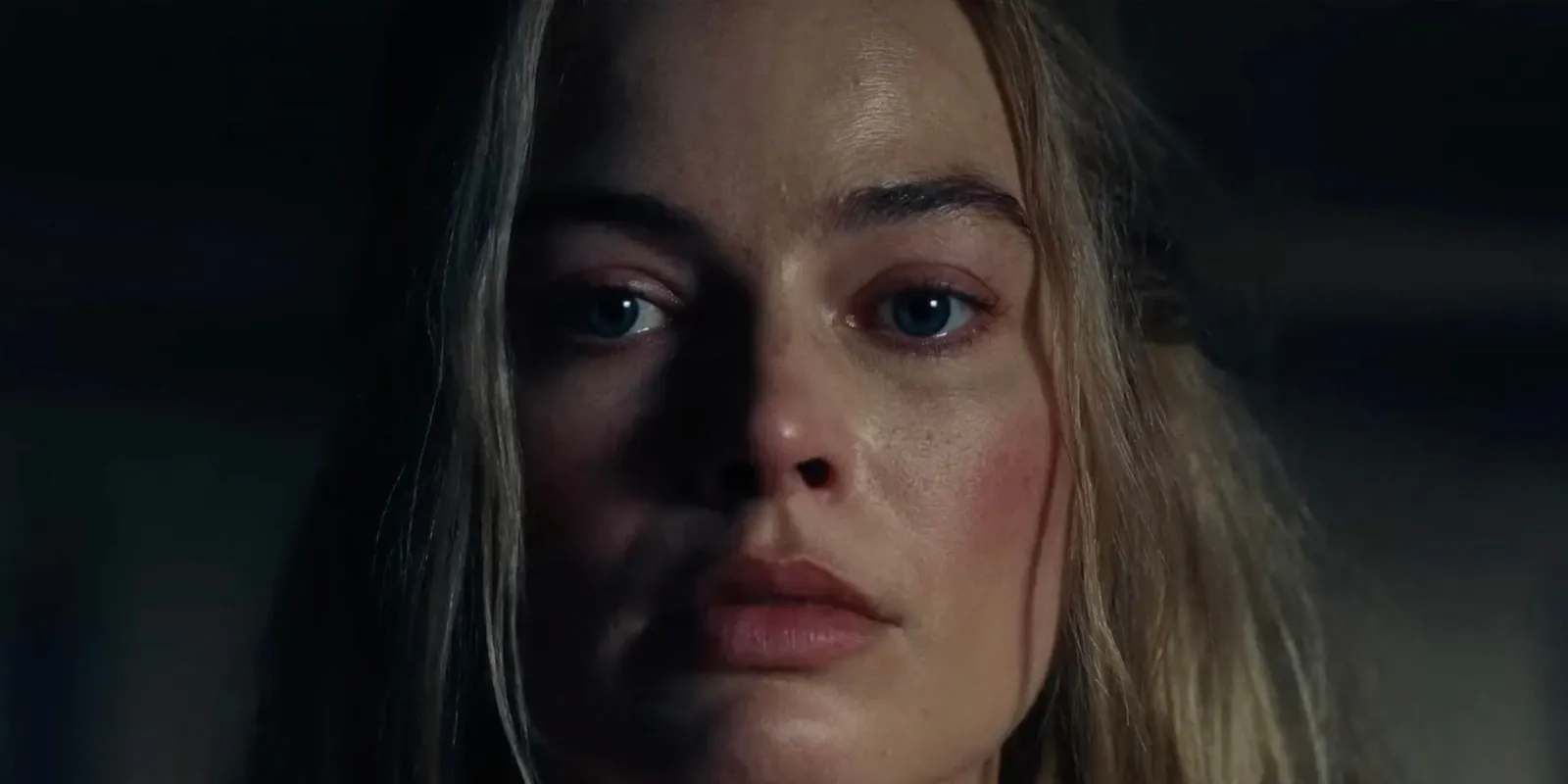 Margot Robbie fülledt jelenetekben csábít az Üvöltő szelek új előzetesében