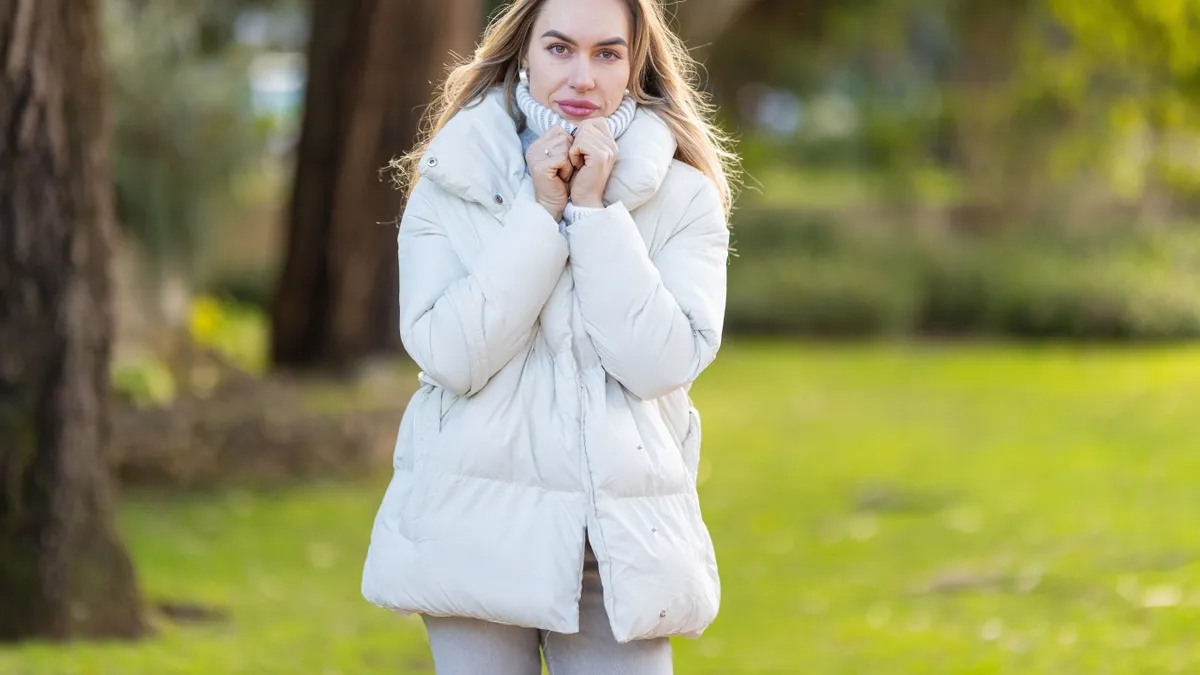 Csinos öltözködés télen: A tollak a hidegtől is megóvnak